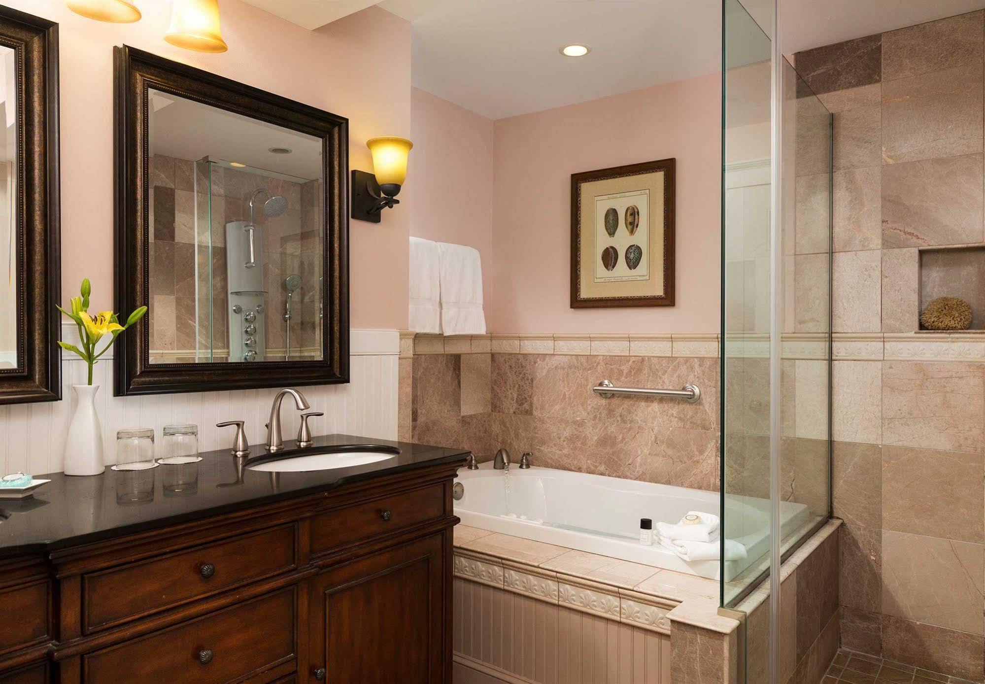 Grand Harbor Inn Камдън Екстериор снимка